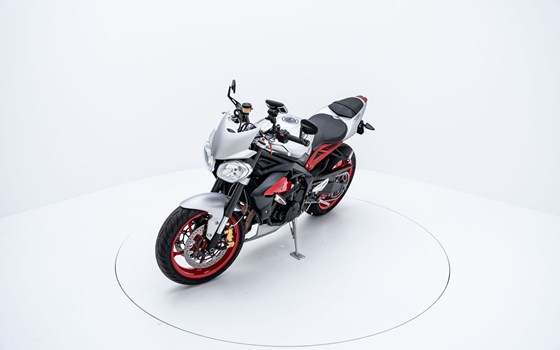 Motorrad Occasion Triumph Street Triple - Bild 3