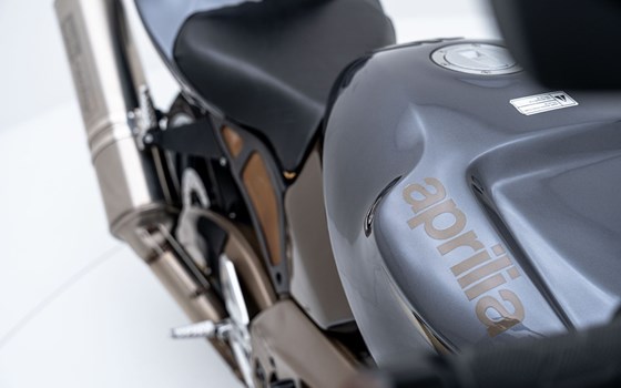 Motorrad Occasion Aprilia RSV 1000 Tuono R - Bild 7