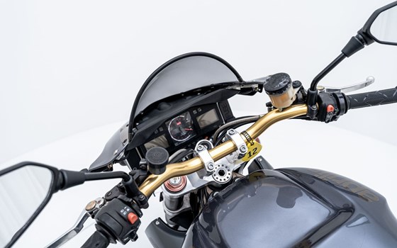 Motorrad Occasion Aprilia RSV 1000 Tuono R - Bild 9