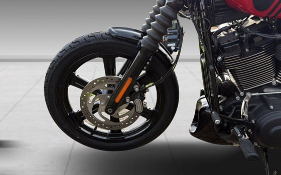 Motorrad Occasion Harley-Davidson Softail Street Bob 114 FXBBS - Bild 6