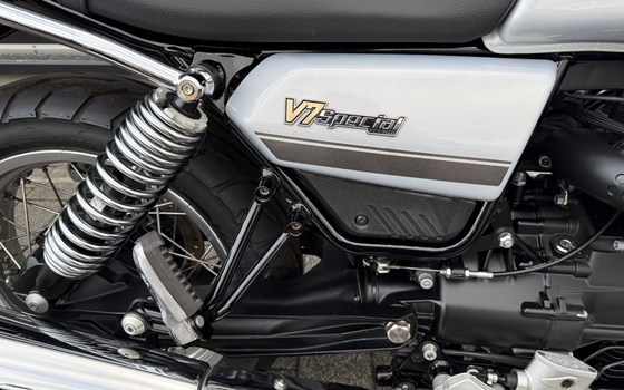 Gebrauchtmotorrad Moto Guzzi V7 Special - Bild 4