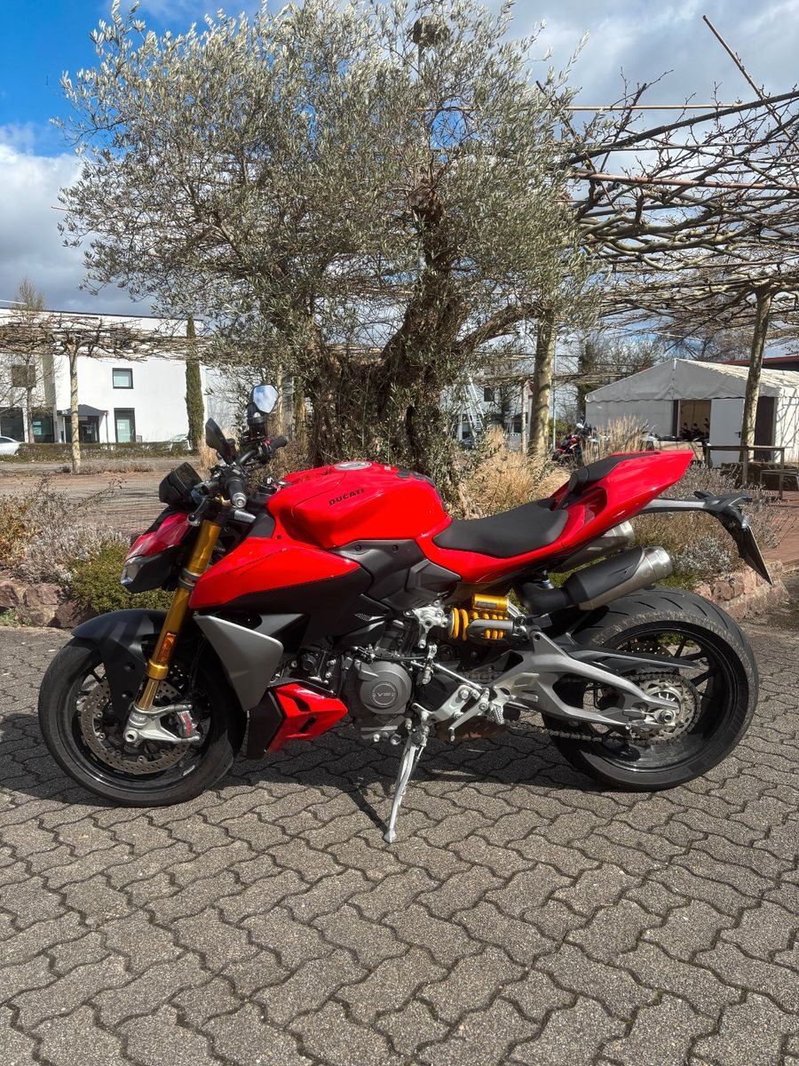 Ducati Streetfighter V2 S