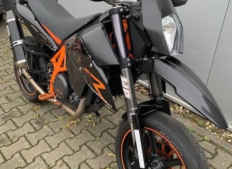 Gebrauchtmotorrad KTM 690 Supermoto - Bild 3