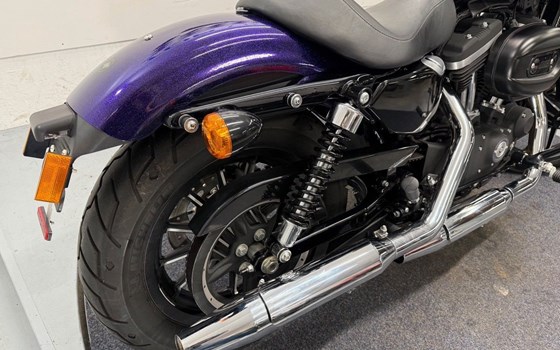 Gebrauchtmotorrad Harley-Davidson Sportster XL 883 N Iron - Bild 11