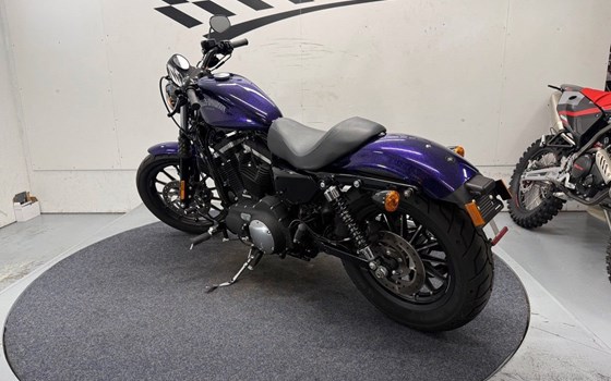 Gebrauchtmotorrad Harley-Davidson Sportster XL 883 N Iron - Bild 2