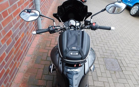Gebrauchtmotorrad Suzuki SFV 650 Gladius - Bild 13