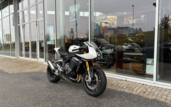 Gebrauchtmotorrad Triumph Speed Triple 1200 RR - Bild 2