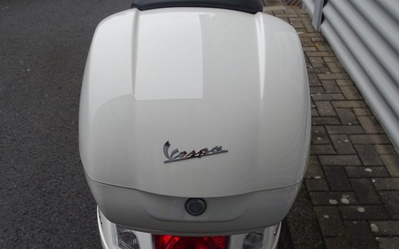 Gebrauchtmotorrad Vespa GTS 300 - Bild 6