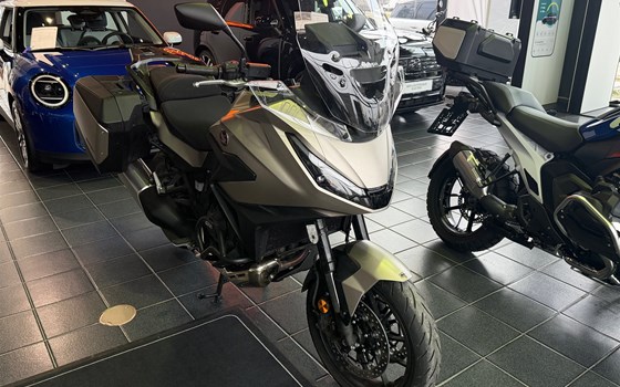 Gebrauchtmotorrad Honda NT1100 - Bild 2