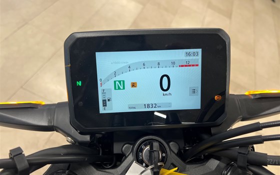 Gebrauchtmotorrad Honda CB125R - Bild 6