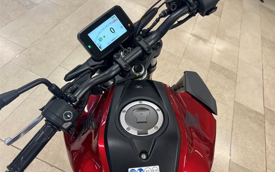 Gebrauchtmotorrad Honda CB125R - Bild 5