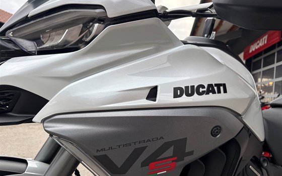 Gebrauchtmotorrad Ducati Multistrada V4 S - Bild 6