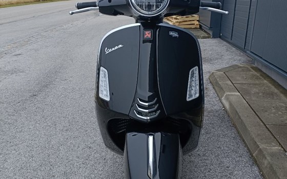 Gebrauchtmotorrad Vespa GTS 300 Super - Bild 3