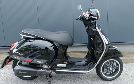 Gebrauchtmotorrad Vespa GTS 300 Super - Bild 1