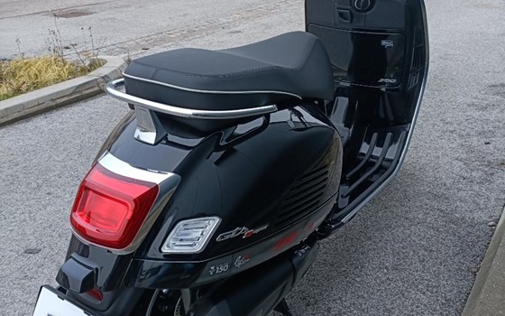 Gebrauchtmotorrad Vespa GTS 300 Super - Bild 11