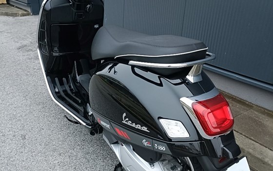 Gebrauchtmotorrad Vespa GTS 300 Super - Bild 9