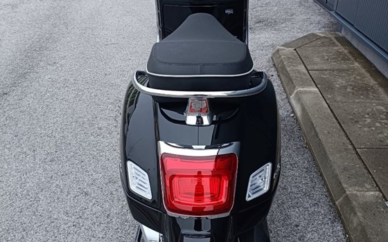 Gebrauchtmotorrad Vespa GTS 300 Super - Bild 12