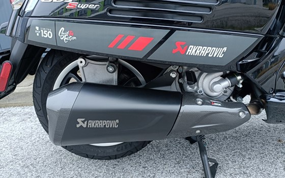 Gebrauchtmotorrad Vespa GTS 300 Super - Bild 14