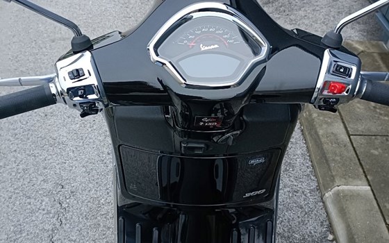 Gebrauchtmotorrad Vespa GTS 300 Super - Bild 15