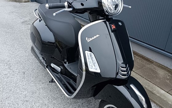 Gebrauchtmotorrad Vespa GTS 300 Super - Bild 7