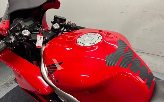 Gebrauchtmotorrad Honda VTR 1000 F Fire Storm - Bild 7