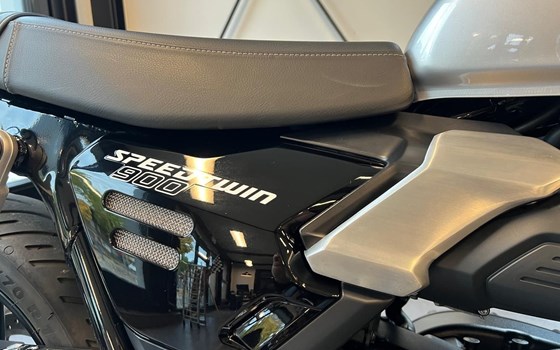 Gebrauchtmotorrad Triumph Speed Twin 900 - Bild 9