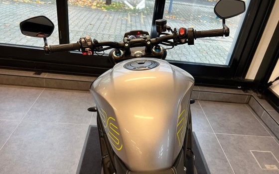 Gebrauchtmotorrad Triumph Speed Triple 1200 RS - Bild 11