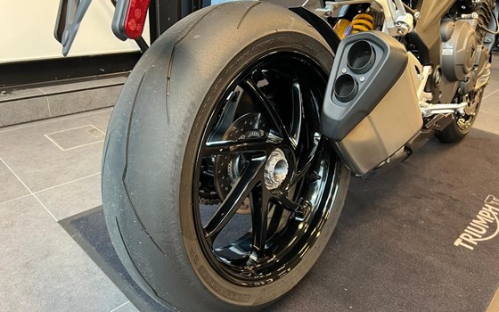 Gebrauchtmotorrad Triumph Speed Triple 1200 RS - Bild 14