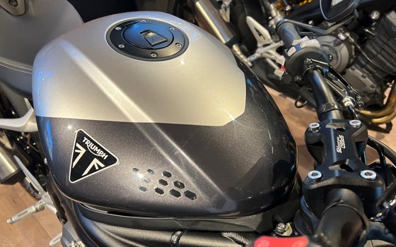 Gebrauchtmotorrad Triumph Speed Triple 1200 RS - Bild 21