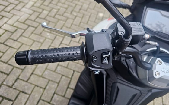 Neufahrzeug Aprilia SR GT 125 - Bild 11
