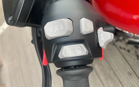 Gebrauchtmotorrad Triumph Rocket 3 R - Bild 10