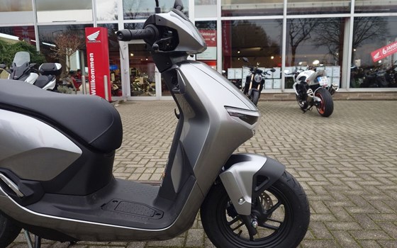 Gebrauchtmotorrad Honda CUV e: - Bild 3