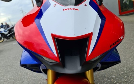 Gebrauchtmotorrad Honda CBR1000RR-R Fireblade SP - Bild 2