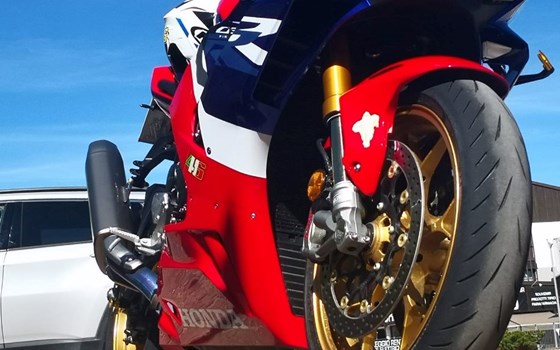 Gebrauchtmotorrad Honda CBR1000RR-R Fireblade SP - Bild 3