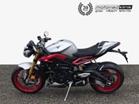 Neumotorrad Triumph Street Triple 765 RX 4 Jahre Garantie, Teilzahlung € 159.-
