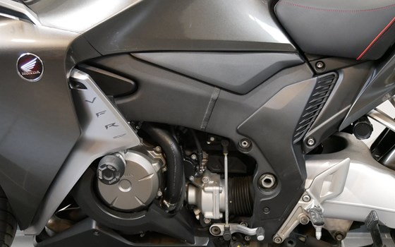 Gebrauchtmotorrad Honda VFR 1200 F - Bild 9