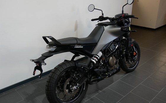 Gebrauchtmotorrad Husqvarna Svartpilen 401 - Bild 7