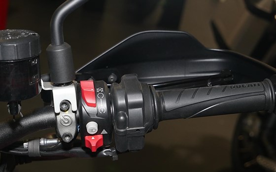 Gebrauchtmotorrad Ducati Hypermotard 698 Mono RVE - Bild 10