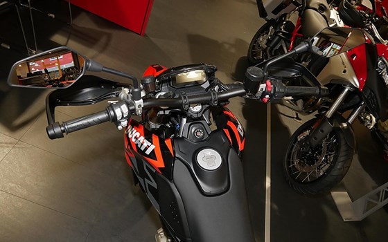 Gebrauchtmotorrad Ducati Hypermotard 698 Mono RVE - Bild 8