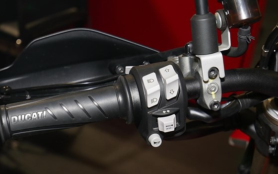 Gebrauchtmotorrad Ducati Hypermotard 698 Mono RVE - Bild 9