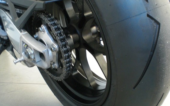 Gebrauchtmotorrad Aprilia RSV4 1100 - Bild 9