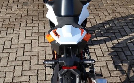 Neufahrzeug KTM 990 Duke R - Bild 8