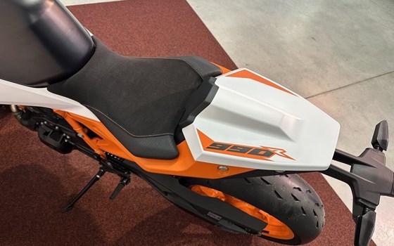 Neufahrzeug KTM 990 Duke R - Bild 9