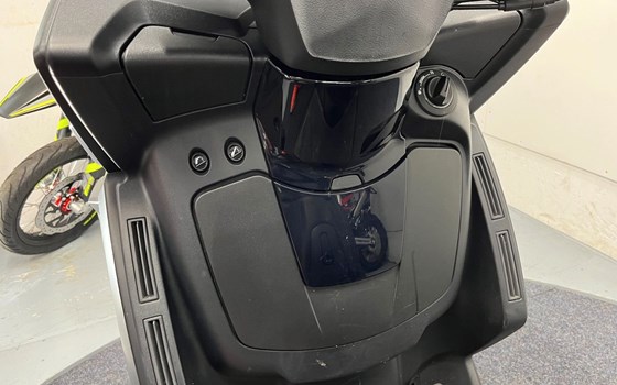 Gebrauchtmotorrad Peugeot Metropolis SW - Bild 4