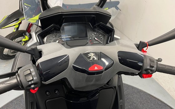 Gebrauchtmotorrad Peugeot Metropolis SW - Bild 5