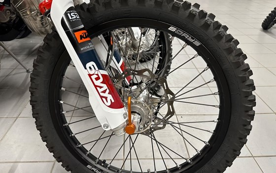 Neufahrzeug KTM 250 EXC SIX DAYS - Bild 17