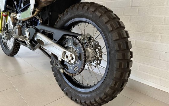 Gebrauchtmotorrad Husqvarna 701 Enduro - Bild 7