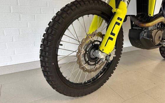 Gebrauchtmotorrad Husqvarna 701 Enduro - Bild 9