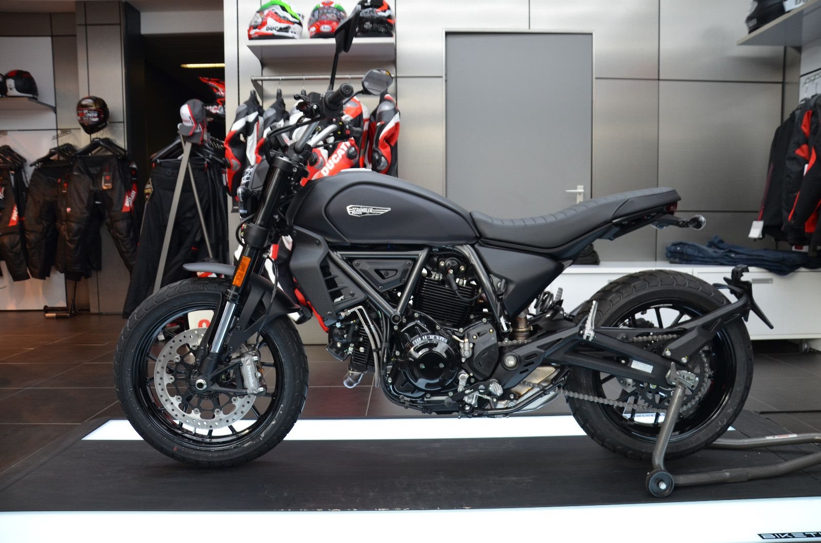 Ducati Scrambler Icon Dark