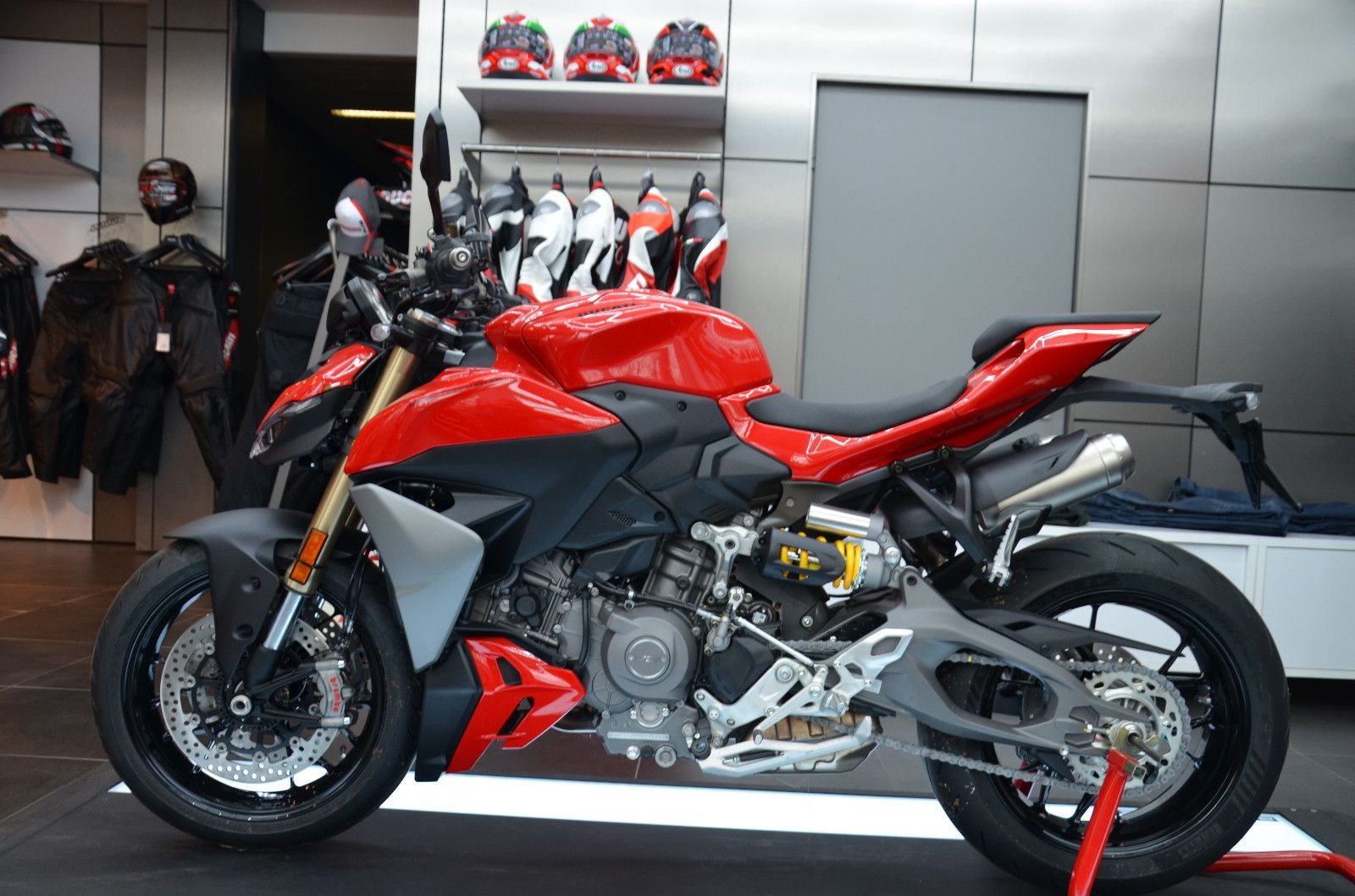 Ducati Streetfighter V2